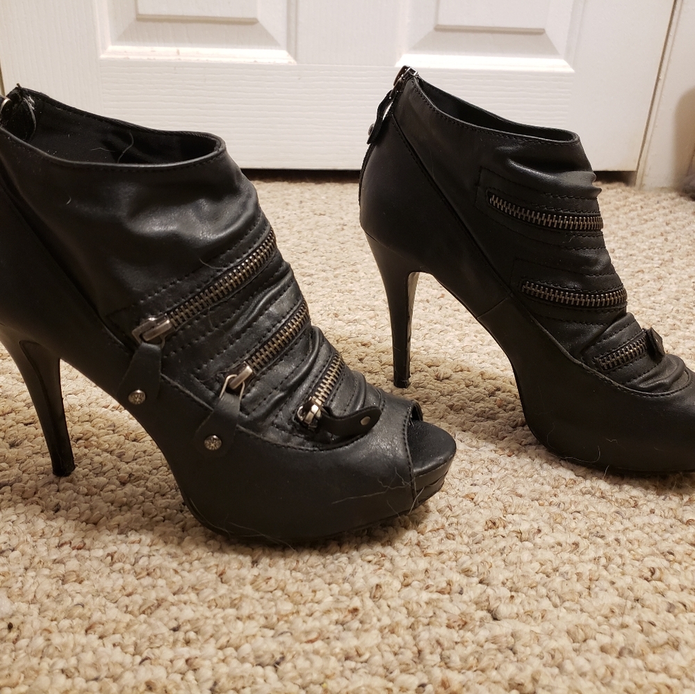 Vera Wang open toe booties